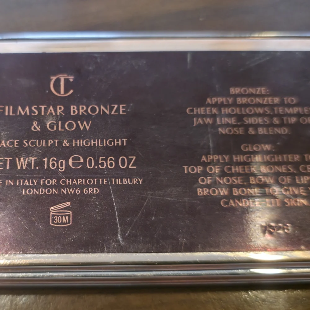 Charlotte Tilbury Bronze & Glow Palette - Tan and Cream - Picture 3 of 3